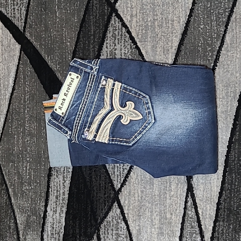 ROCK REVIVAL SORREL EMBROIDERED CAPRI DENIM JEAN